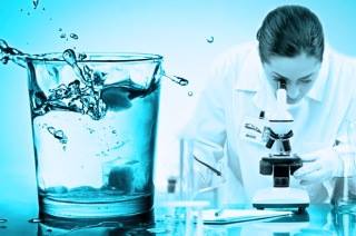 επιστήμονες και καθαρό νερό